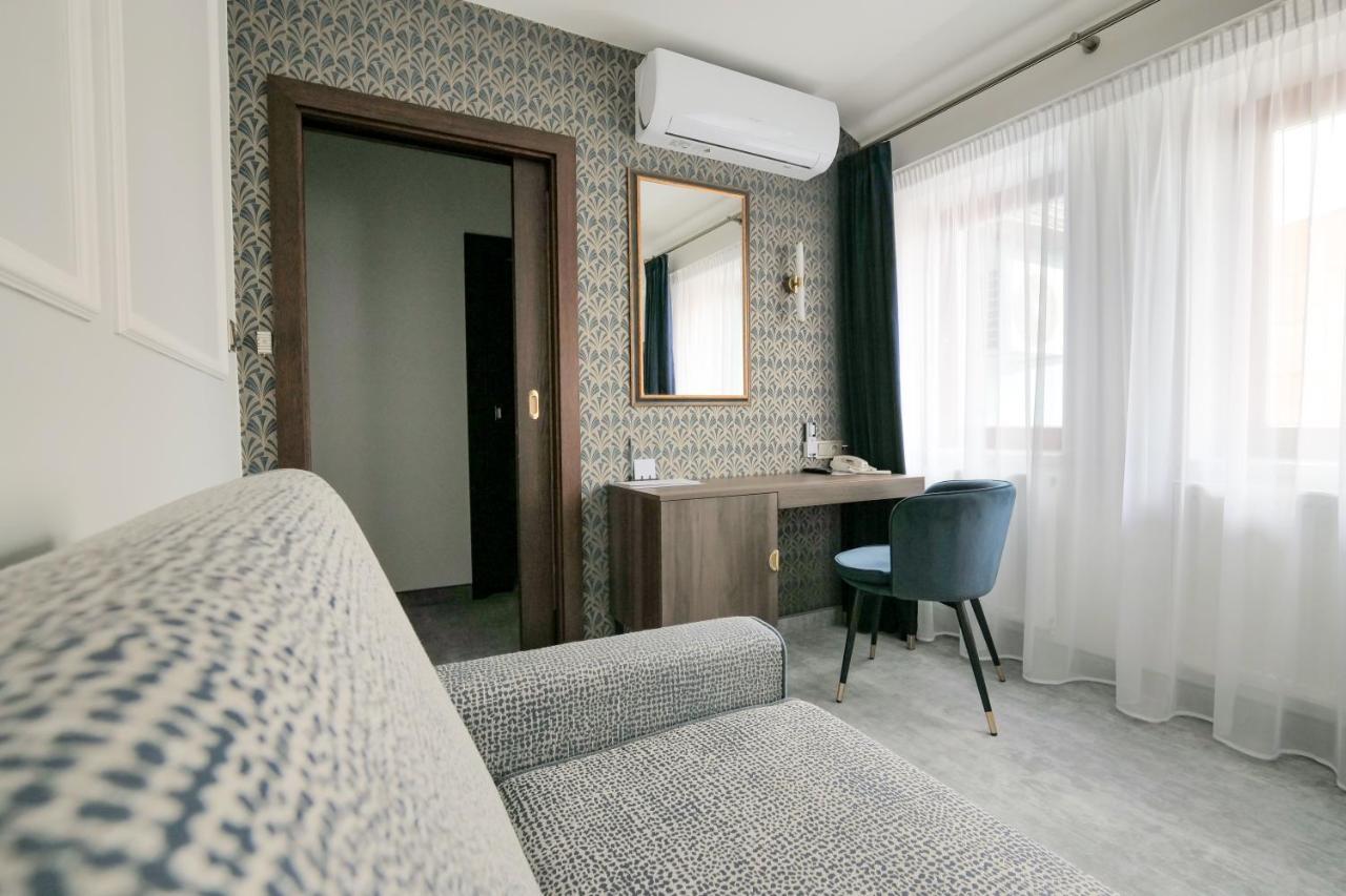 Hotel Zlata Hvezda Litomysl Bagian luar foto