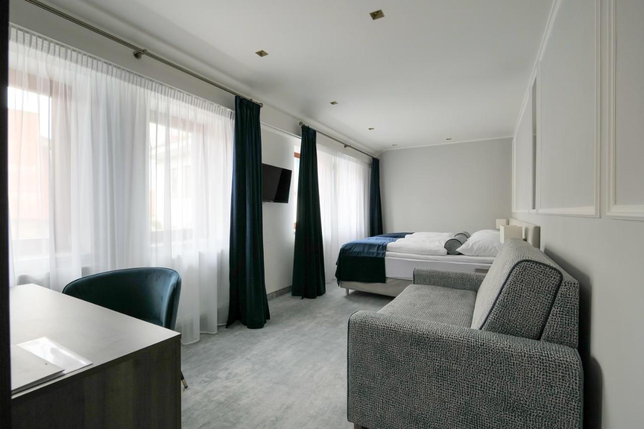 Hotel Zlata Hvezda Litomysl Bagian luar foto