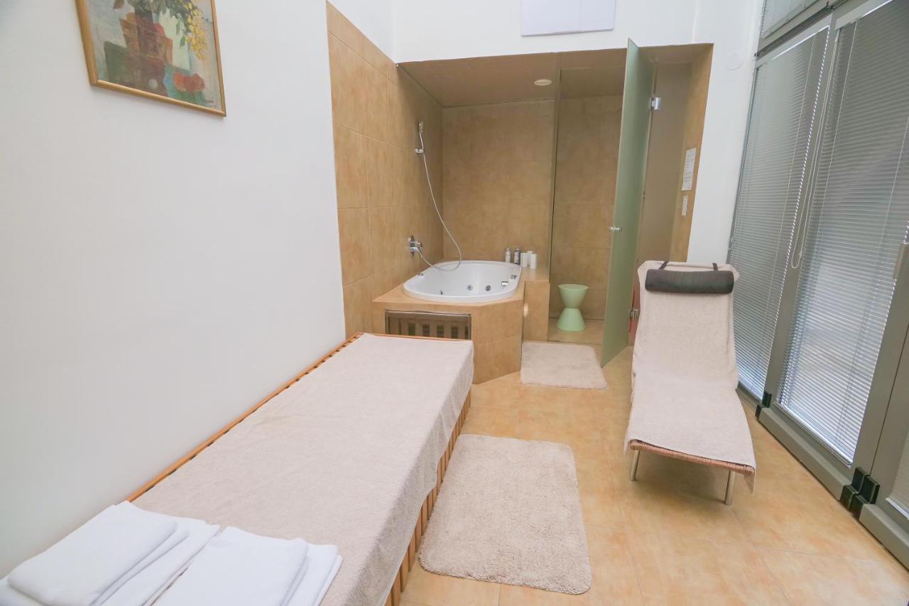 Hotel Zlata Hvezda Litomysl Bagian luar foto