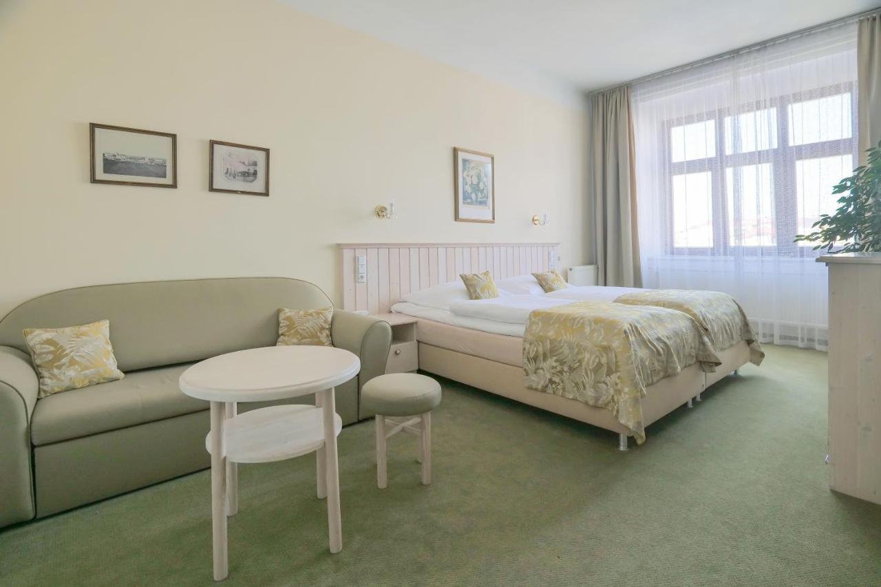 Hotel Zlata Hvezda Litomysl Bagian luar foto