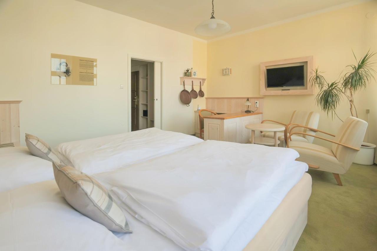 Hotel Zlata Hvezda Litomysl Bagian luar foto