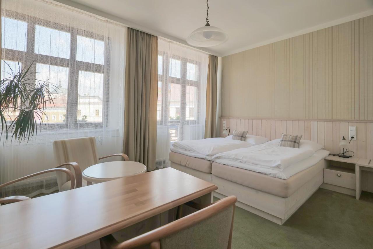 Hotel Zlata Hvezda Litomysl Bagian luar foto