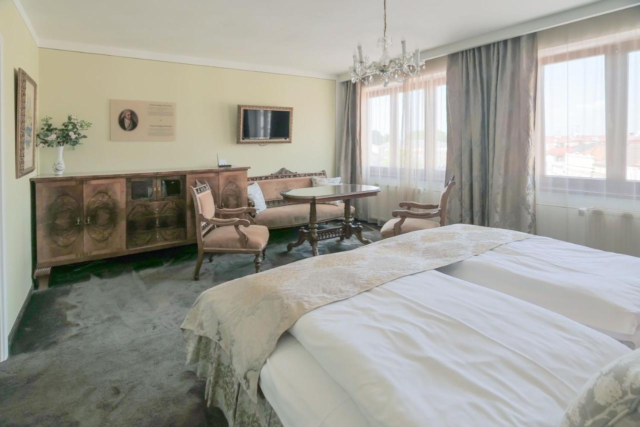 Hotel Zlata Hvezda Litomysl Bagian luar foto