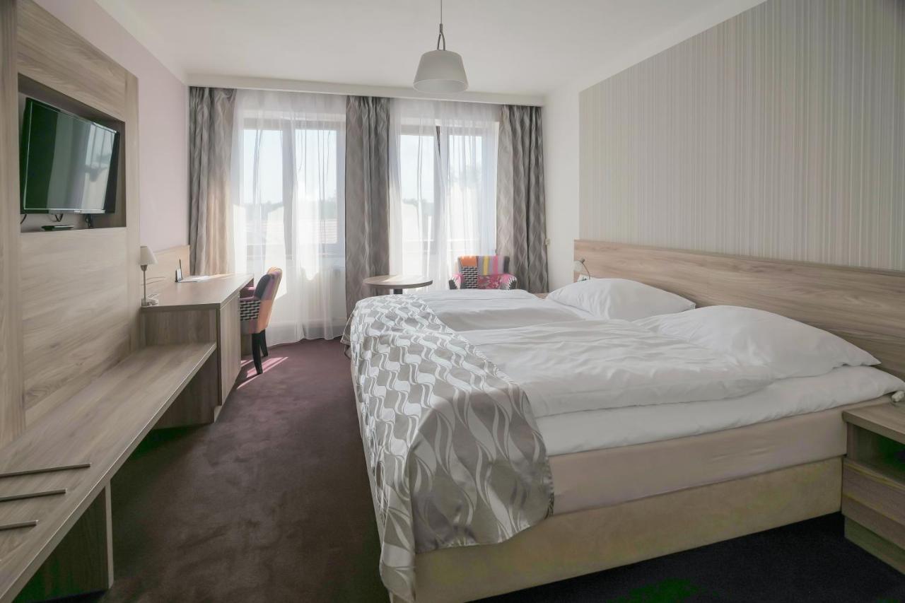 Hotel Zlata Hvezda Litomysl Bagian luar foto