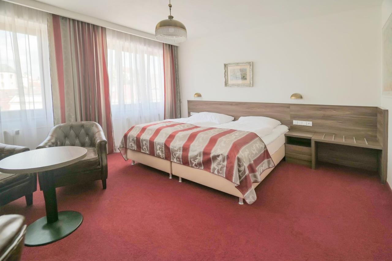 Hotel Zlata Hvezda Litomysl Bagian luar foto