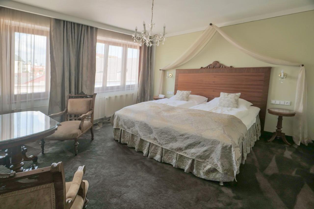 Hotel Zlata Hvezda Litomysl Bagian luar foto