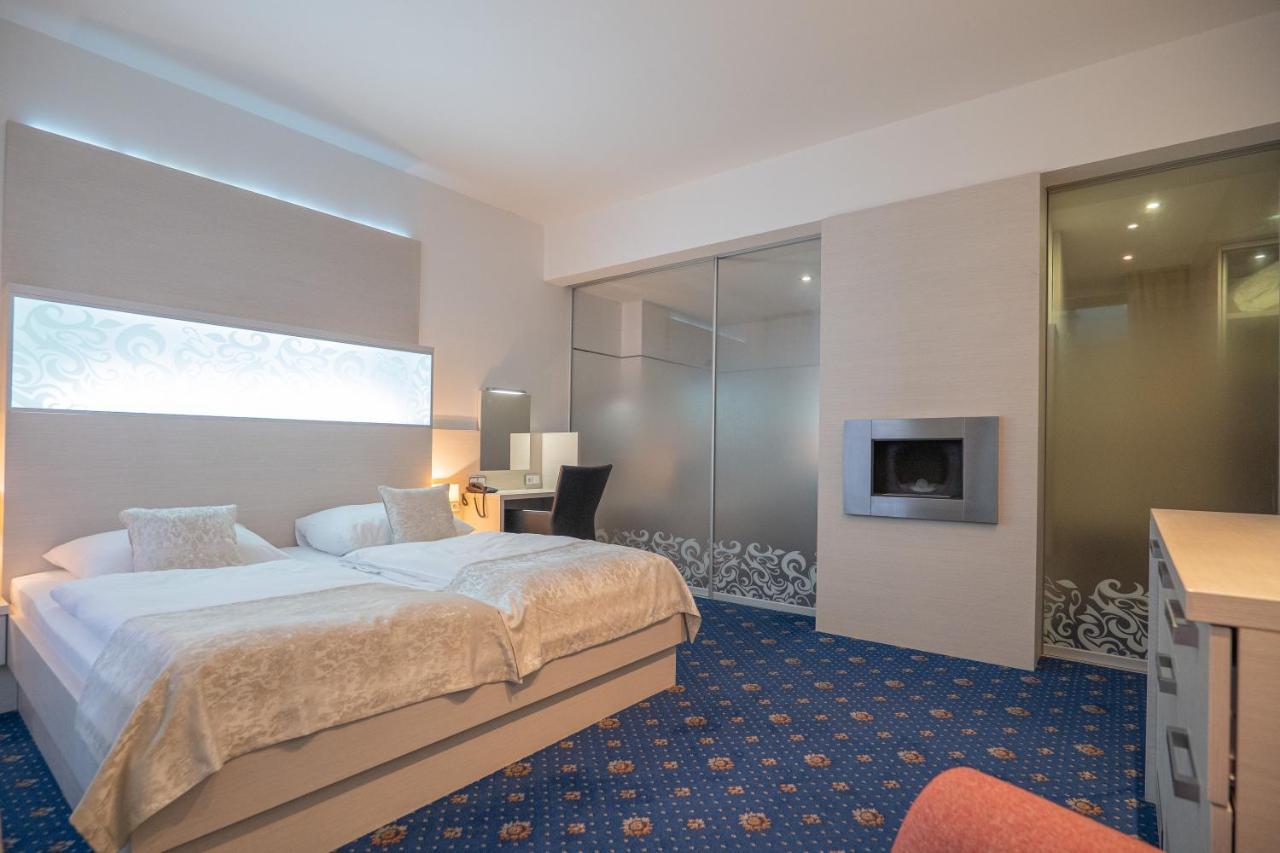 Hotel Zlata Hvezda Litomysl Bagian luar foto