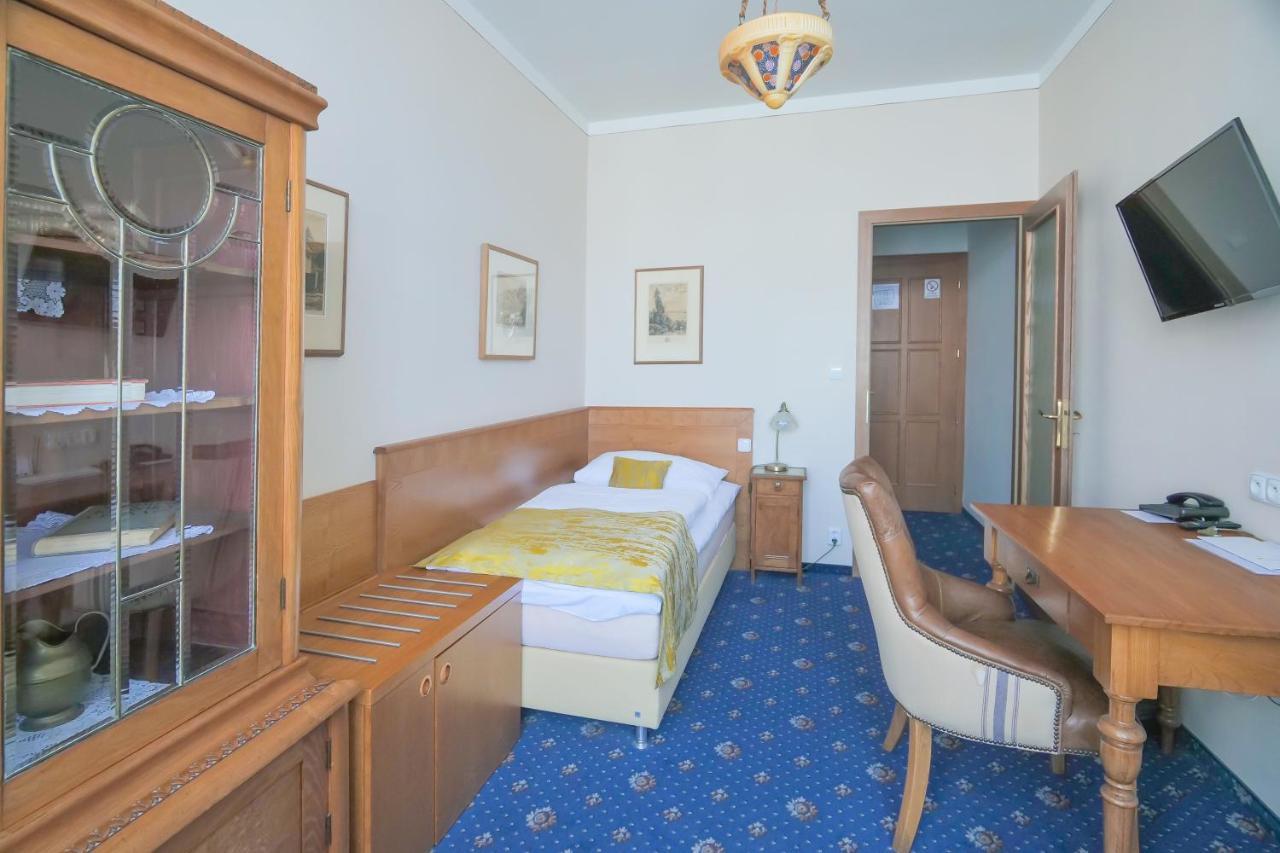 Hotel Zlata Hvezda Litomysl Bagian luar foto
