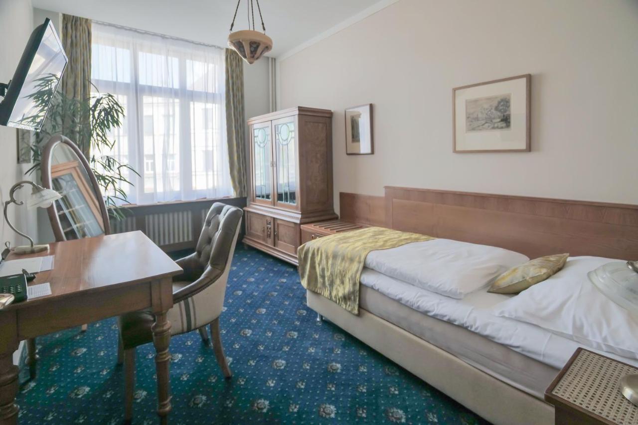 Hotel Zlata Hvezda Litomysl Bagian luar foto