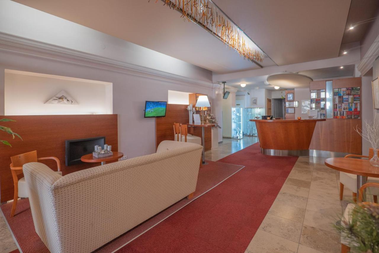 Hotel Zlata Hvezda Litomysl Bagian luar foto