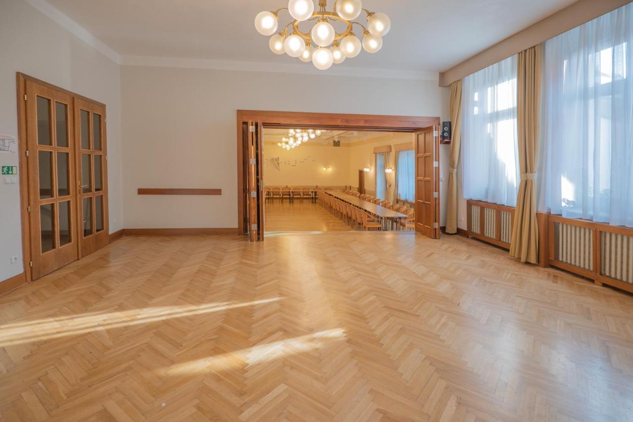 Hotel Zlata Hvezda Litomysl Bagian luar foto