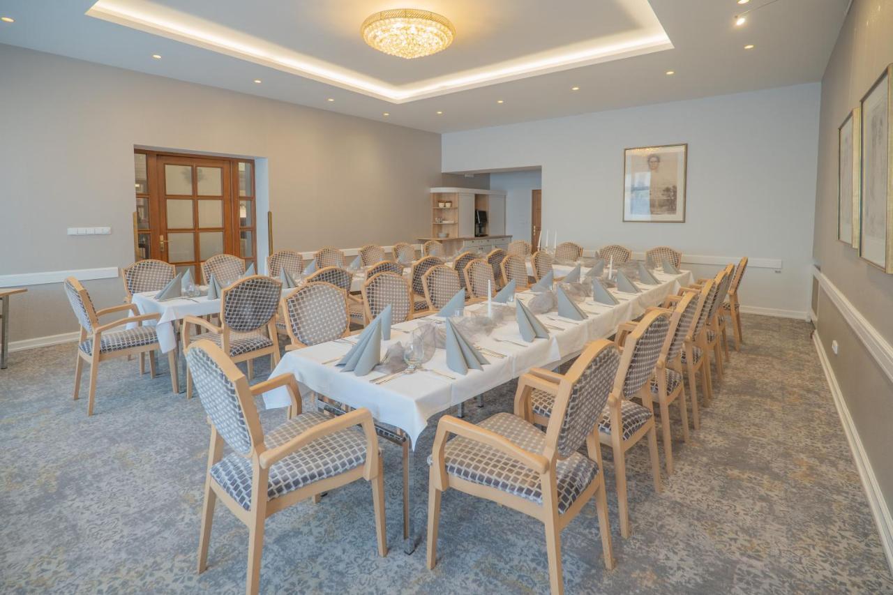 Hotel Zlata Hvezda Litomysl Bagian luar foto