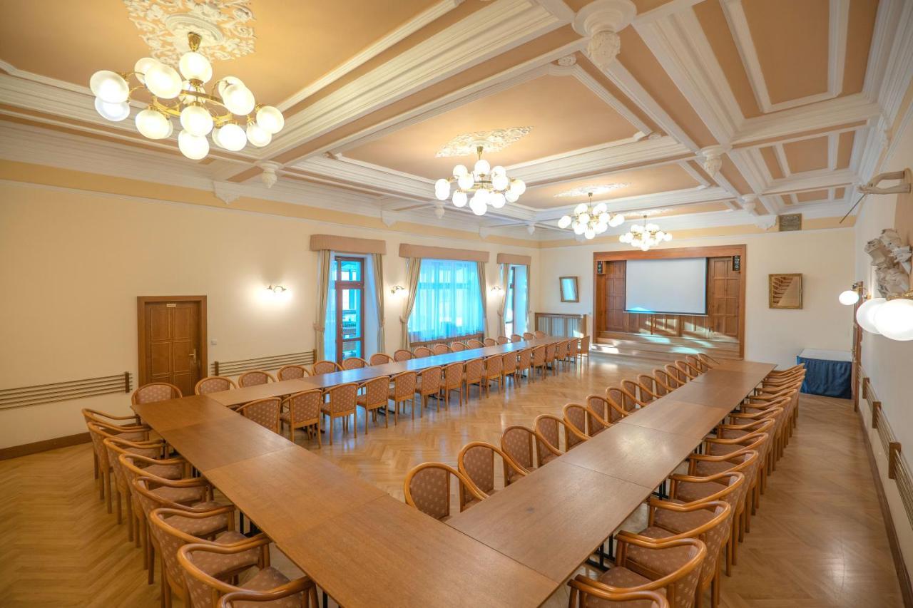 Hotel Zlata Hvezda Litomysl Bagian luar foto