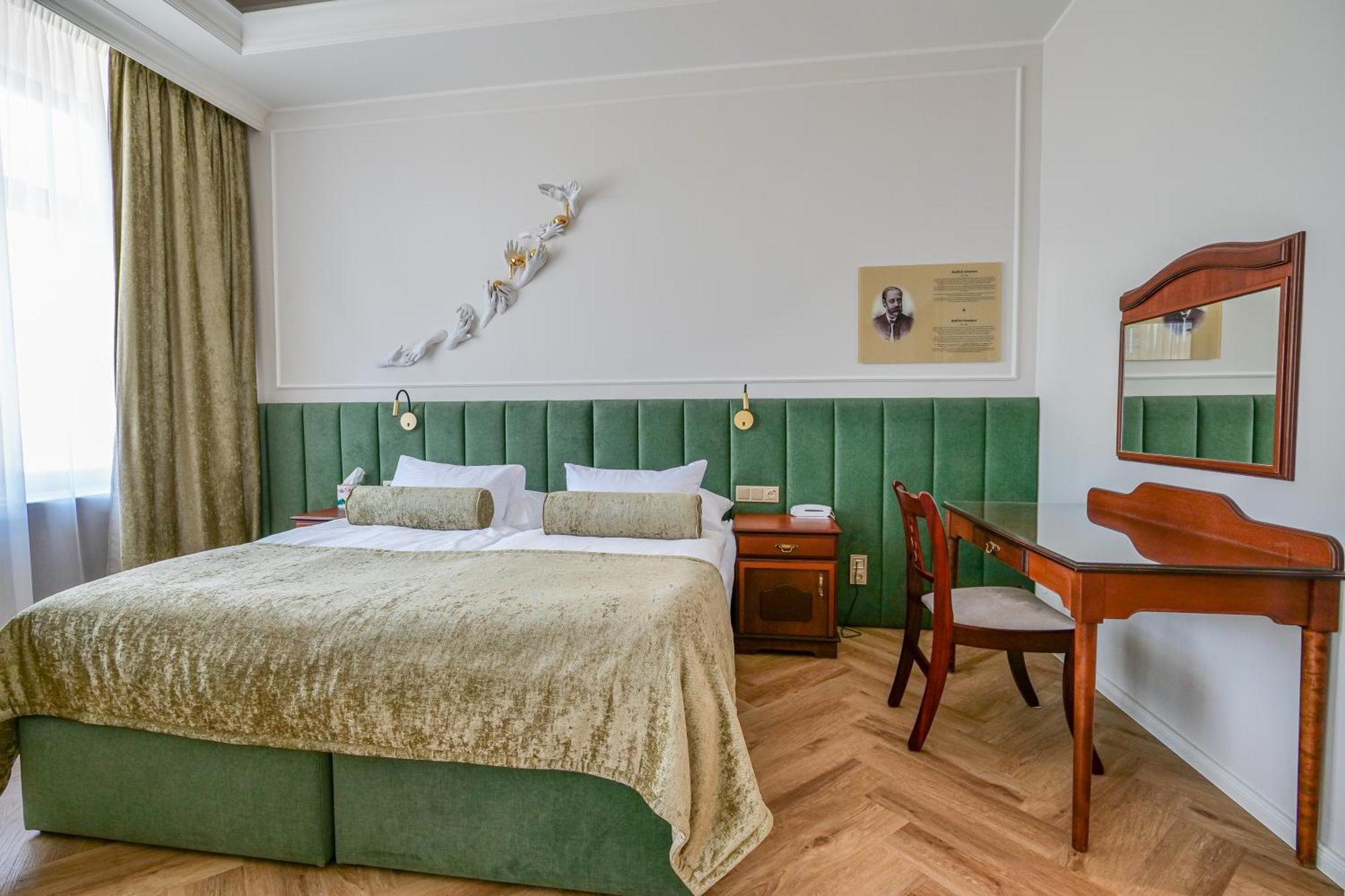 Hotel Zlata Hvezda Litomysl Bagian luar foto