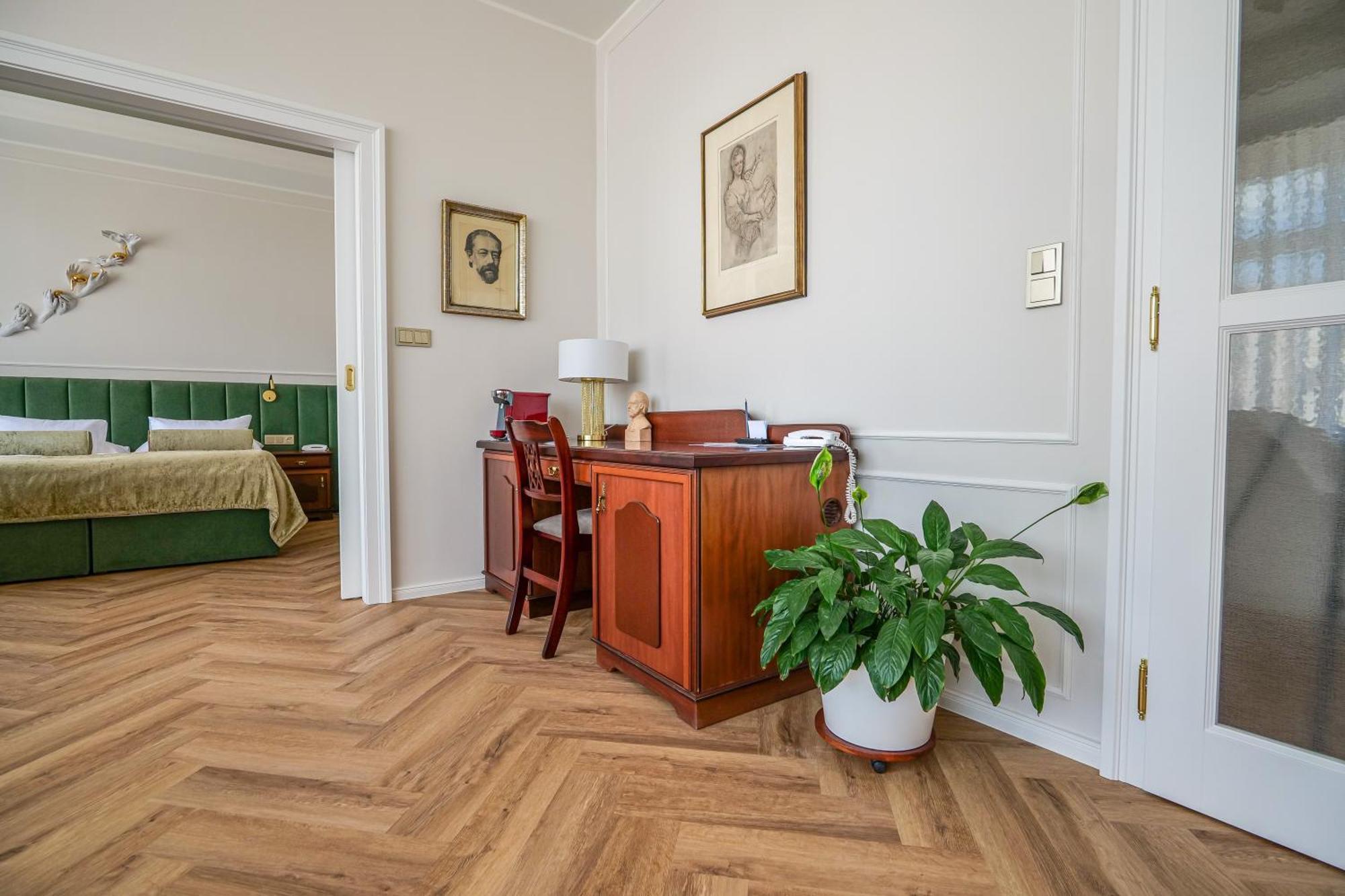 Hotel Zlata Hvezda Litomysl Bagian luar foto