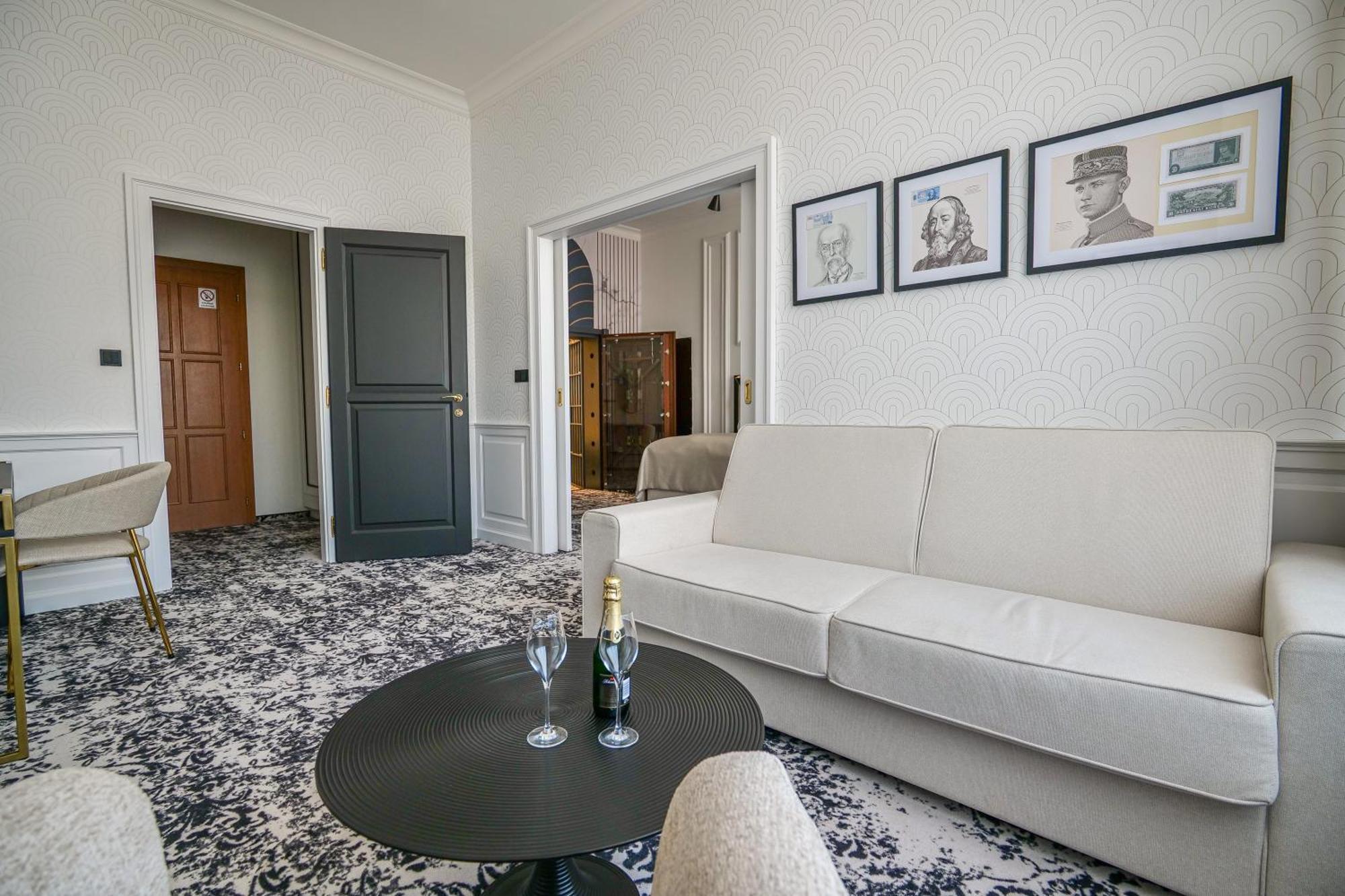 Hotel Zlata Hvezda Litomysl Bagian luar foto