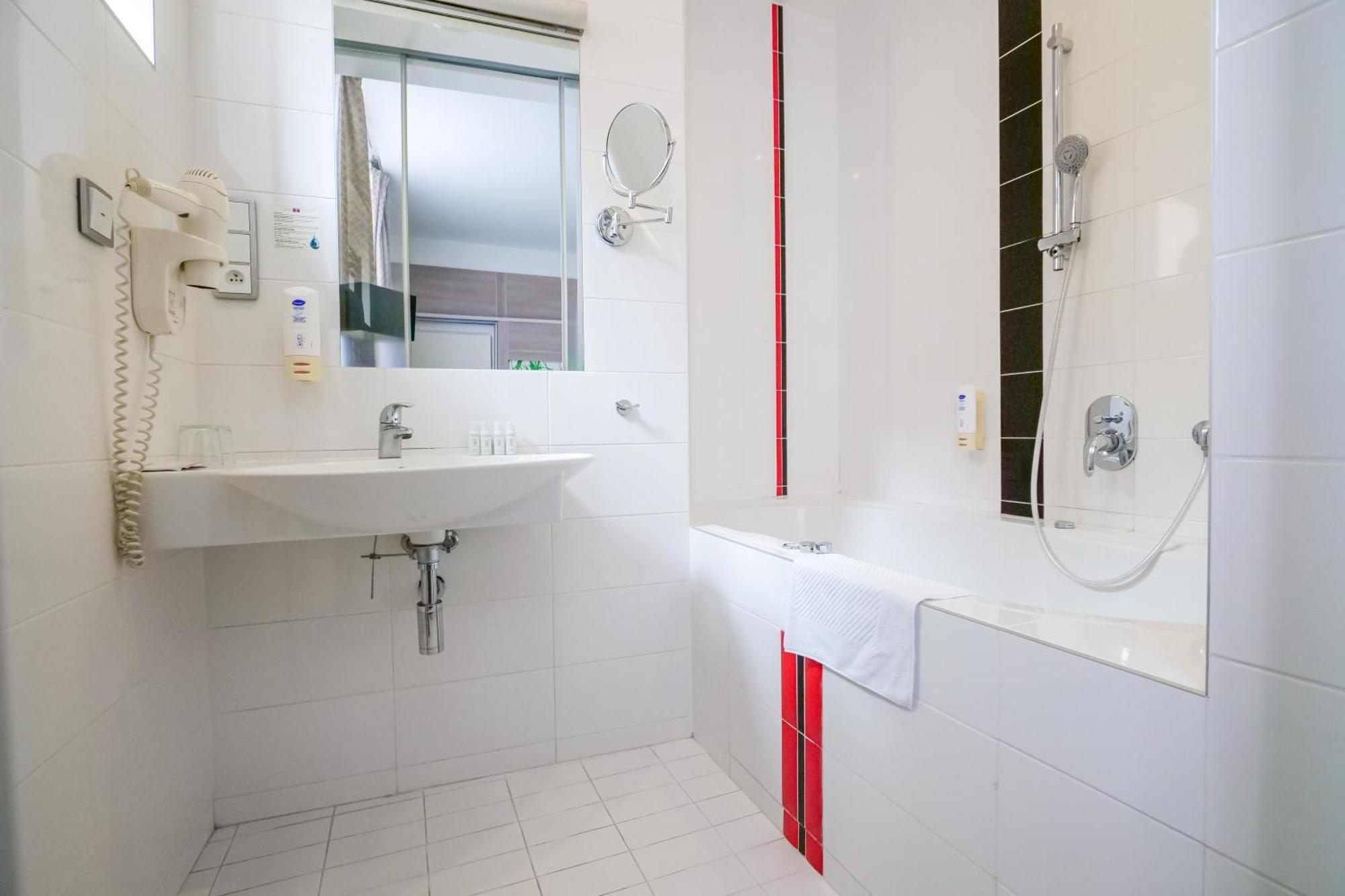 Hotel Zlata Hvezda Litomysl Bagian luar foto