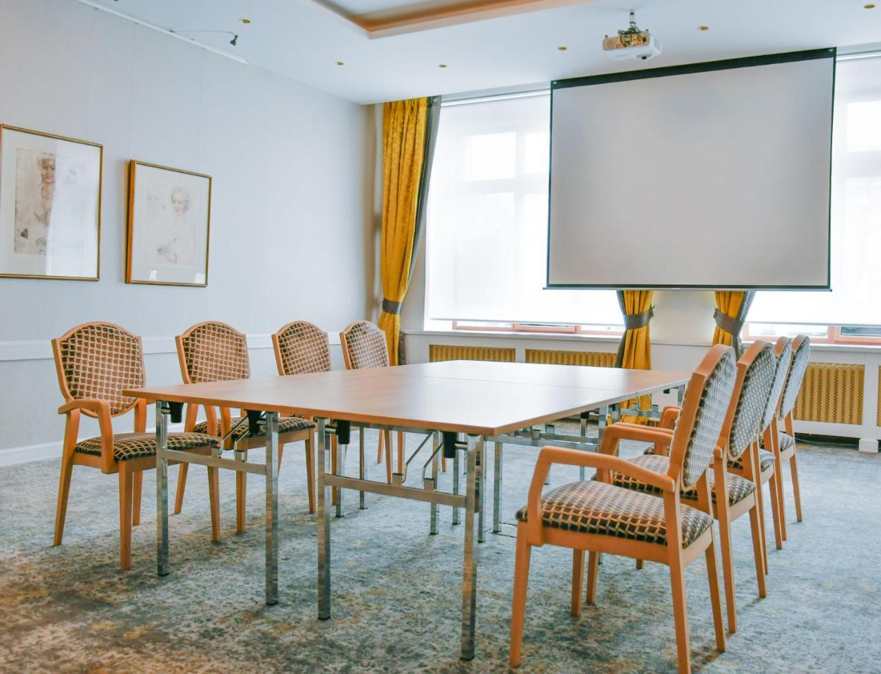 Hotel Zlata Hvezda Litomysl Bagian luar foto